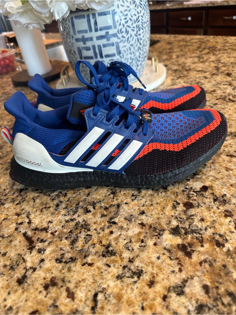 Men’s Adidas Running Sneakers in Blue with Red Accents. Men’s 9/W10. Gorgeous!